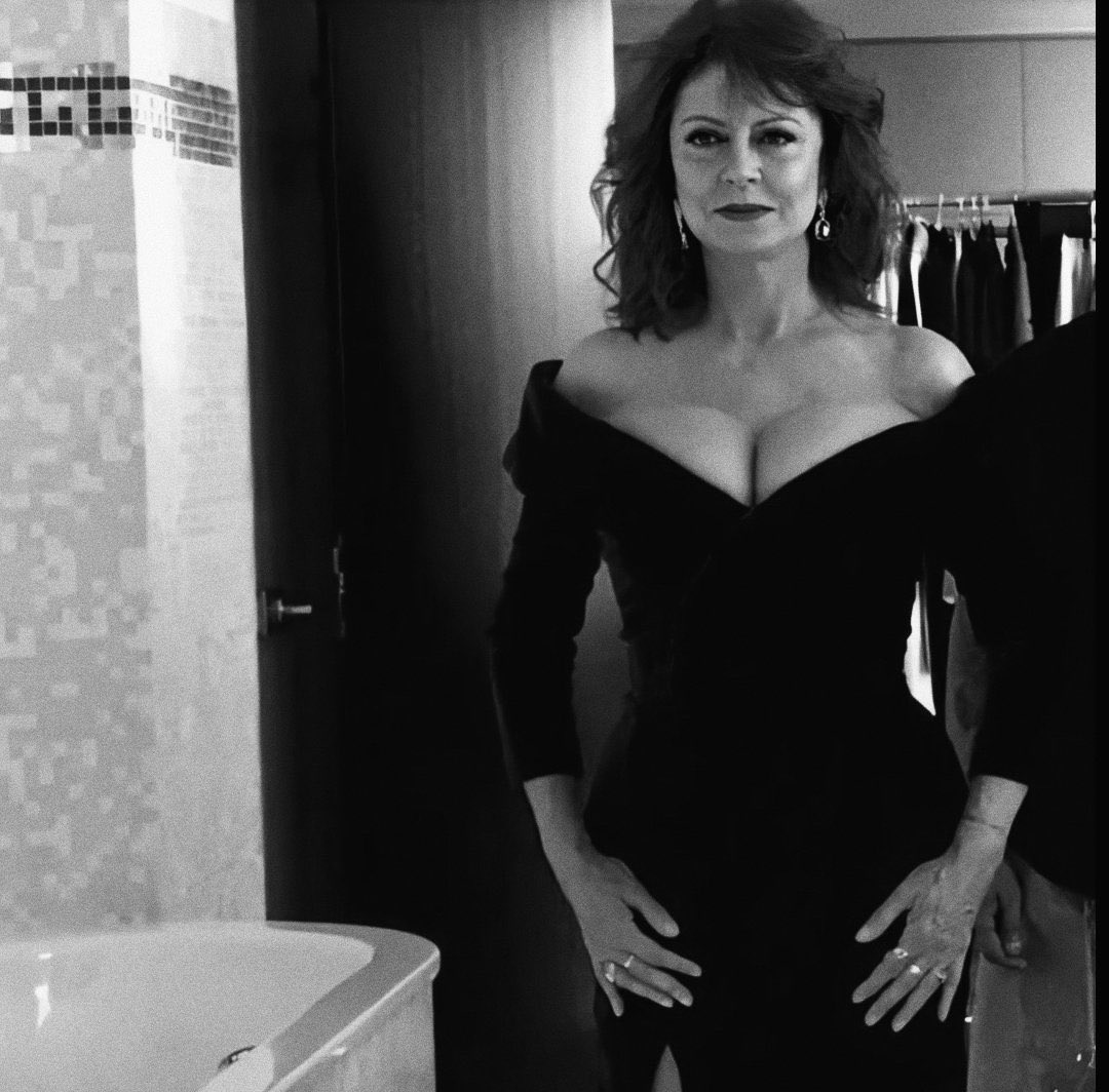 valuedwords's tweet image. ⠀⠀
⠀⠀
                                          …   𝘥𝘦𝘴𝘪𝘨𝘯𝘦𝘥    𝘵𝘰  
                                        𝘥𝘳𝘢𝘸    𝓪͟𝑡͟𝑡͟𝑒͟𝑛͟𝑡͟𝑖͟𝑜͟𝑛͟. 
⠀⠀
⠀⠀