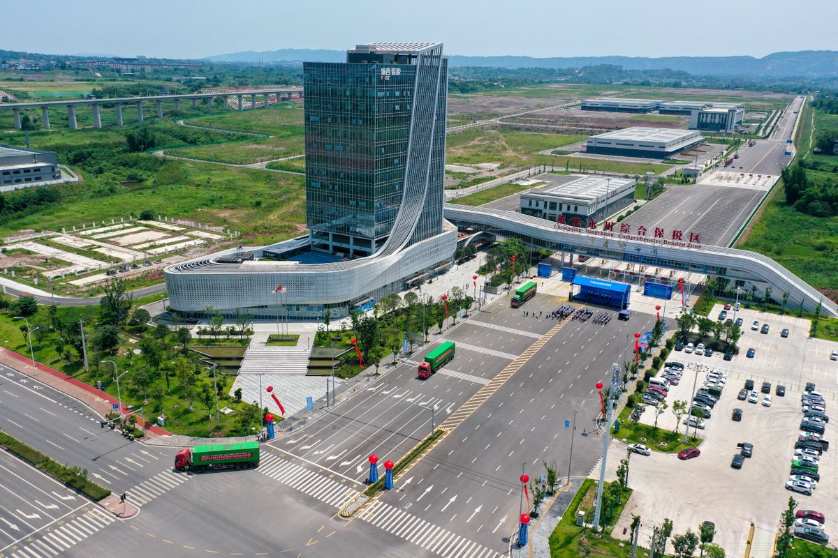 DYongchuan's tweet photo. Behind the worldly hustle and bustle lies the strong support of industrial development, enabling people to experience the spiritual world on the basis of greatly enriched material lives.
#ManufacturingBase #Yongchuan #Chongqing https://t.co/db4B4m6zi1