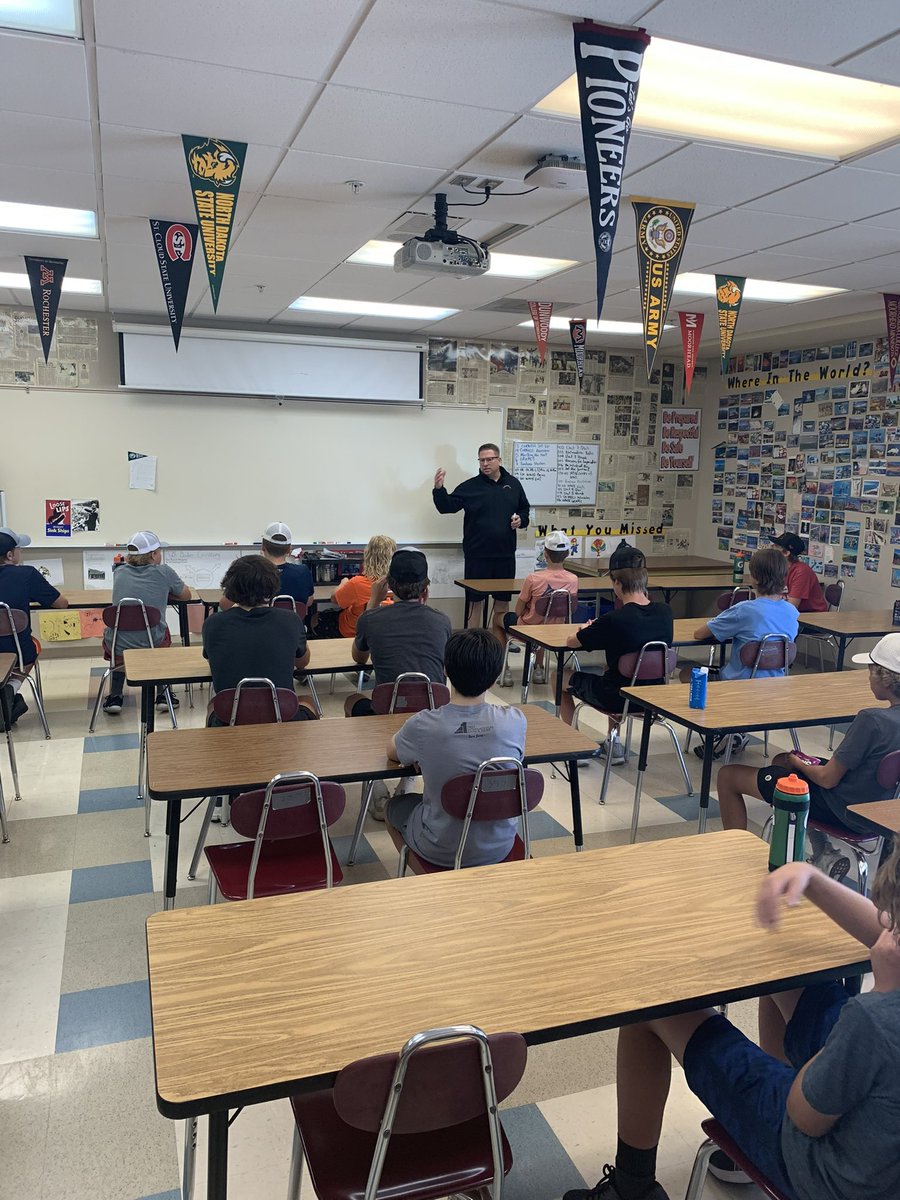 BlueLine_HS's tweet photo. Yesterday, retired Lt. Col @ChadSundem, and former Spud Captain, stopped by to speak with our Bantam and High School players about the importance of developing championship daily habits and being your best self https://t.co/zUwI1nIXRR