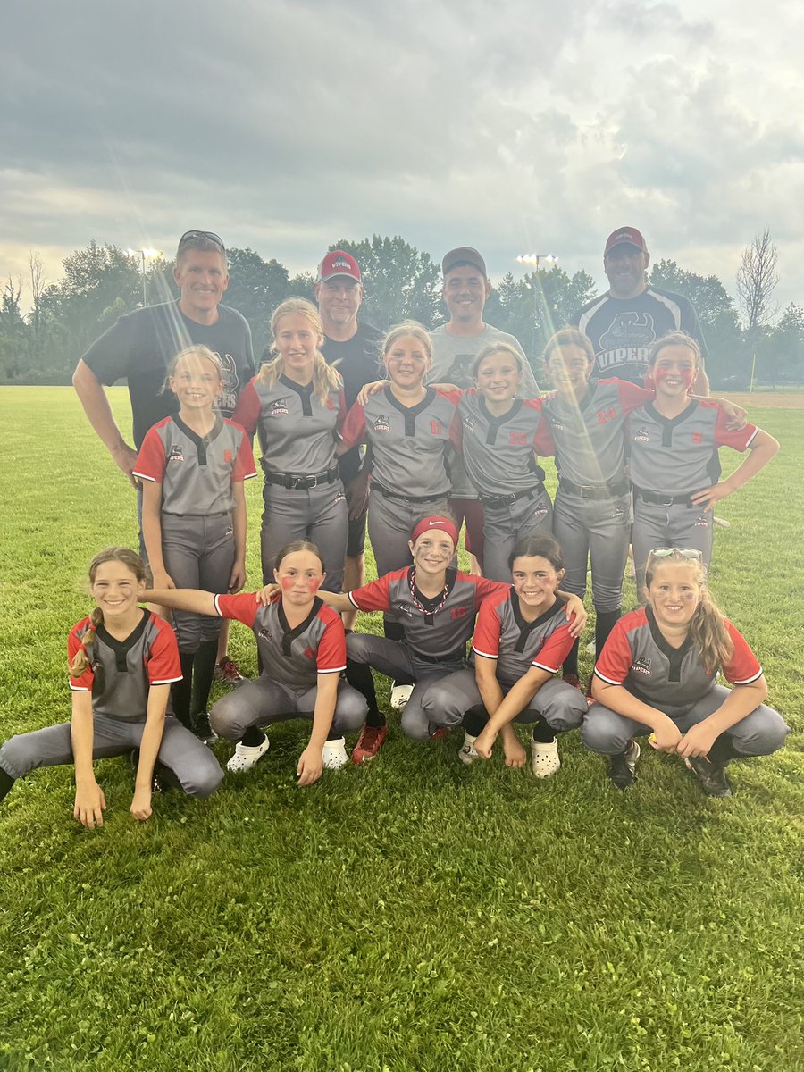 ohiosox2012's tweet photo. In the semi-finals tonight the 10u Ohio Varsity Vipers come away with another victory- winning 5-3 over a solid Aurora team! #rollvipers #TrustTheProcess @ohiovarsity @VipersSBOhio https://t.co/TDQkE9ZQnj