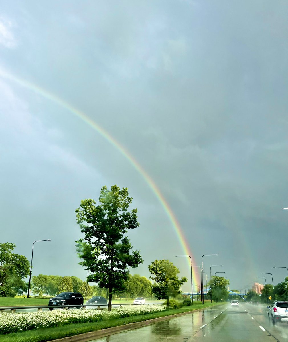 SandeepNathanMD's tweet photo. Rain, sun, tornado warnings &amp; a double rainbow over Lake Shore Drive. #ChiTown #BeautifulChicago https://t.co/QdUc4c077f
