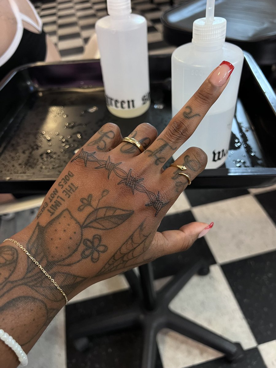 eternallyABK_'s tweet photo. Bad bitches love pain 🖋️🩸 https://t.co/UhChbbtDRY