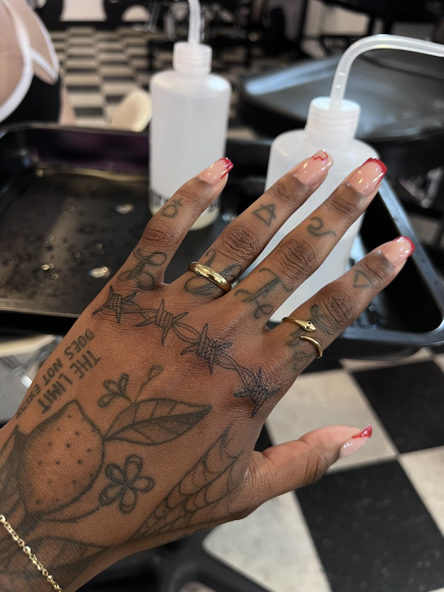 eternallyABK_'s tweet photo. Bad bitches love pain 🖋️🩸 https://t.co/UhChbbtDRY