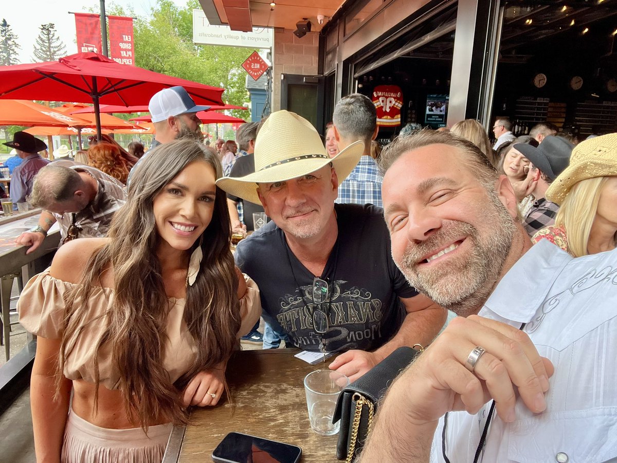 ShaneWenzel's tweet photo. Ran into Suzanne and Shane Campbell at Trolley 5 tonight celebrating Stampede with lots of our Trade Partners. Yahoo!
#calgarystampede #stampede #goodvibes #goodfriendsgoodtimes https://t.co/SwxOknVu2y