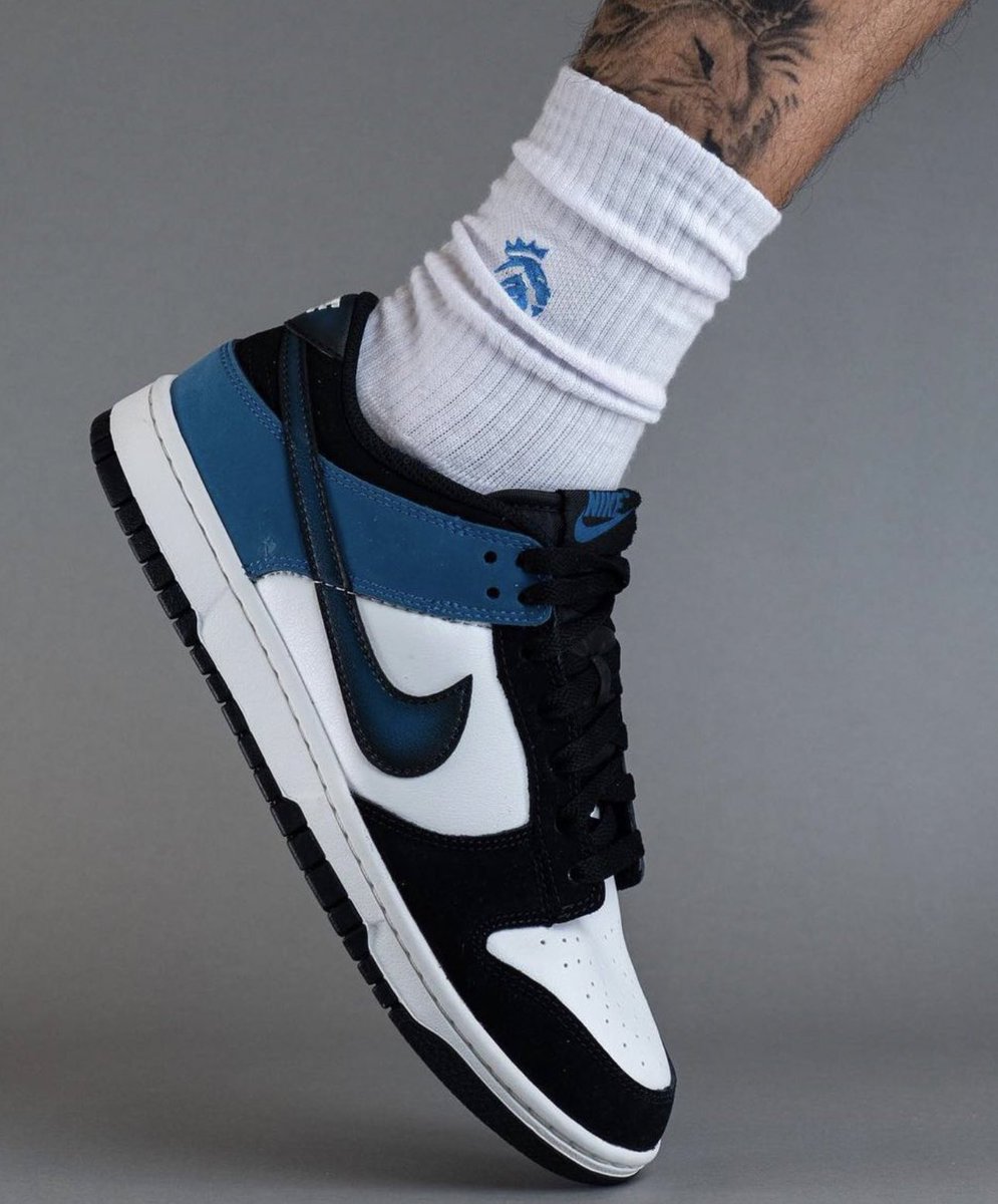 nicekicks's tweet photo. “Industrial Blue” Dunk Lows ⚒️ https://t.co/PnjxxKm7DX