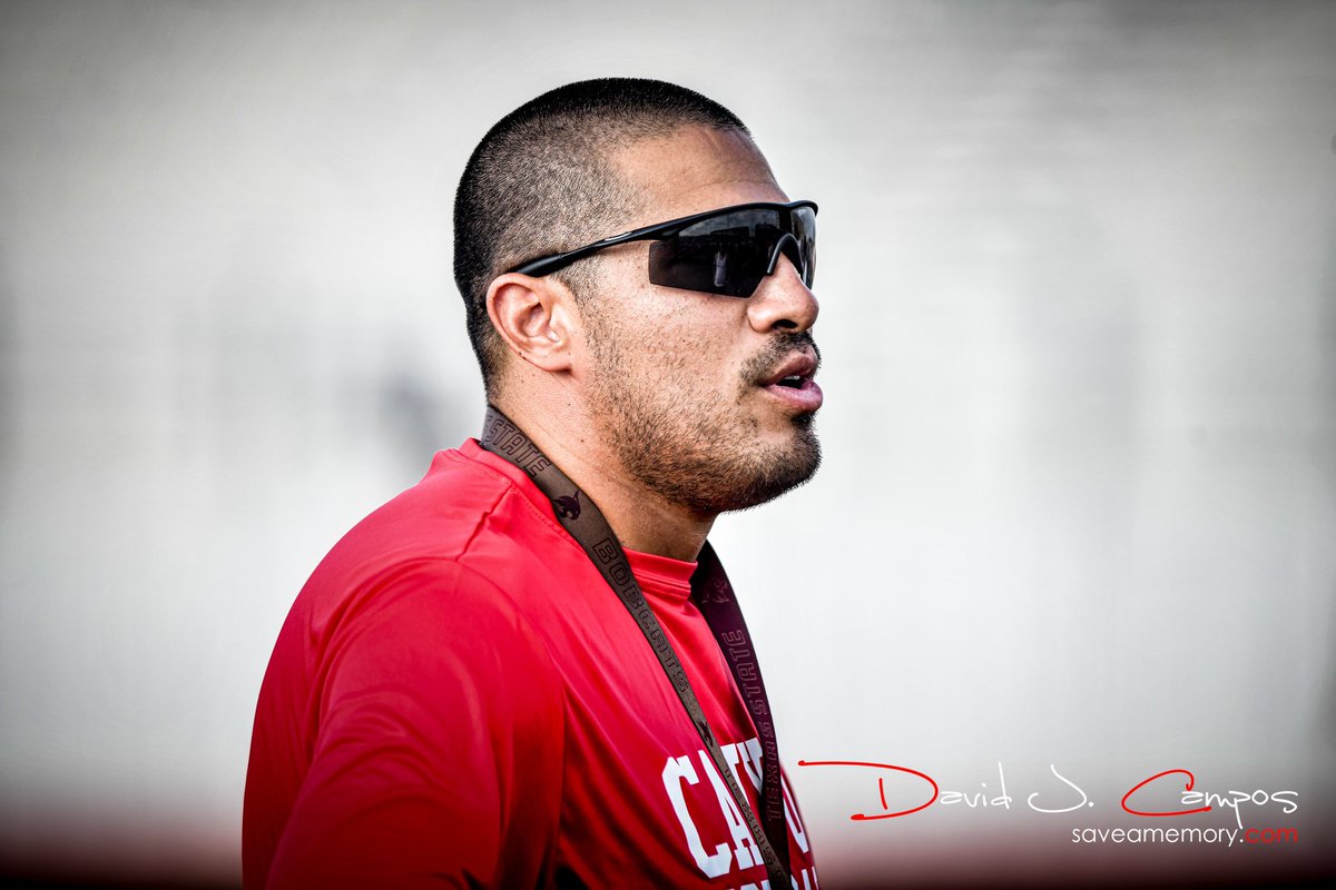 CoachNickOlvera's tweet photo. Soon…..

#RockBoyz🪨🏈
#HighNTight 
#RedBurnsBrighter🔴🔥 https://t.co/TbhxnB5Lox