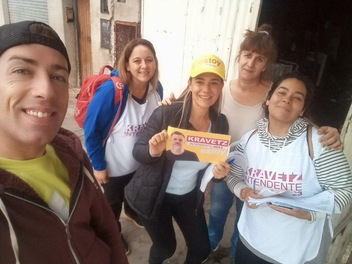 paulysantomauro's tweet image. En cada barrio, con cada vecino Transmitiendo #LaFuerzaDelCambio @PatoBullrich
@Nestorgrindetti 
@diegokravetz  #Estamos💪
