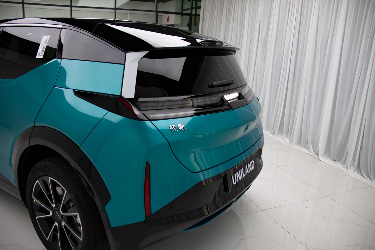 MotorsUniland's tweet photo. Zeekr X 5-seat. Compared to the 4-seat version, the centre screen of the 5-seat version cannot be slid in motion. The front seats cannot be fully reclined. The price is also lower than the 4-seat version.
#zeekr #zeekrx #zeekr001 #ev #suv #electriccar
#evexporter https://t.co/pOyWKykGqa