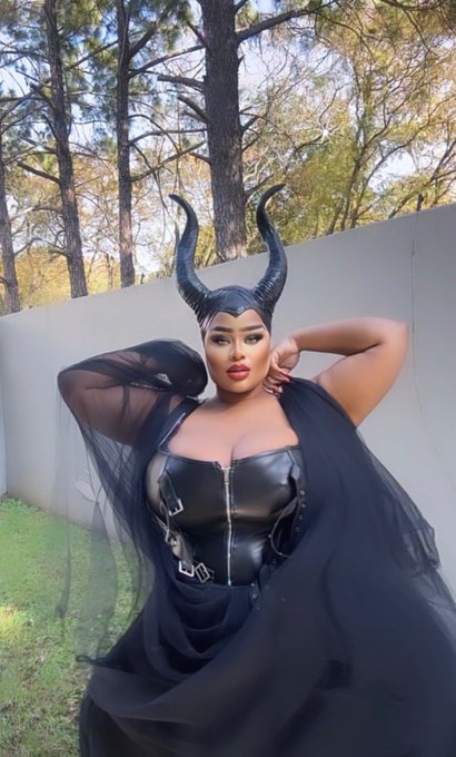 What&rsquo;s Maleficent  up to now??? Find out by biting the apple 🍎: https://t.co/FxqjV3ORLX  #NickiMinaj<a href="/tag/nickiminaj"class="tags"><span>#nickiminaj</span></a><a href="/tag/nicki"class="tags"><span>#nicki</span></a>
