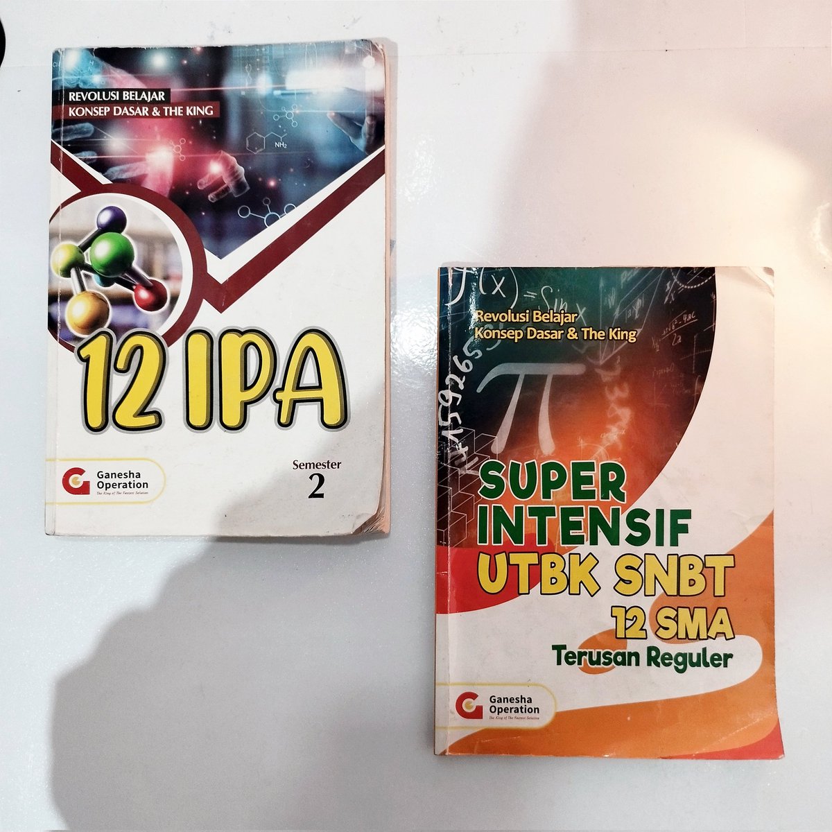 bubblebathbloop's tweet image. *✧･ﾟ.*HIBAH BUKUೃ࿔₊•
hi all, aku mau bagiin buku" yang ku pake buat bljr snbt kmrin(｡•̀ᴗ-)✧
&amp;gt;like/rt dan reply mau buku yang mana &amp;amp; alesan klian butuh buku itu, oiya aku minta doanya smoga AKU LOLOS UM CBT UGM yaa, pengumuman hari ini jam 3 soree, mintaa doanyaa, mksie💗