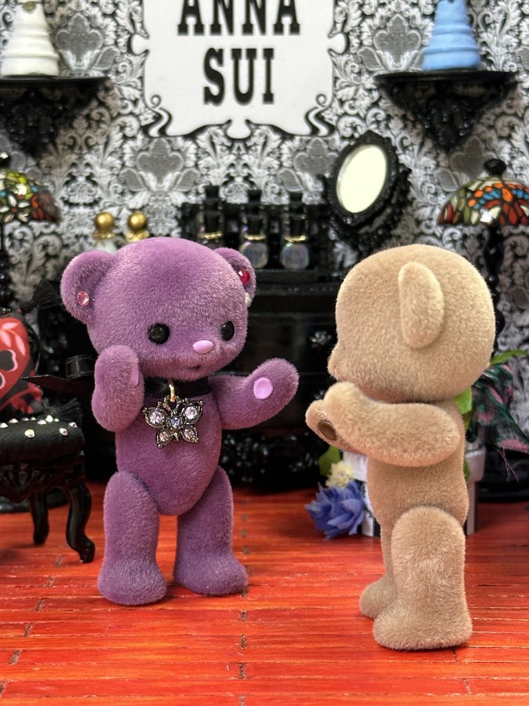 手のひらにおさまる身長 6.5cm の小さなクマのフィギュア「 ハニーベア