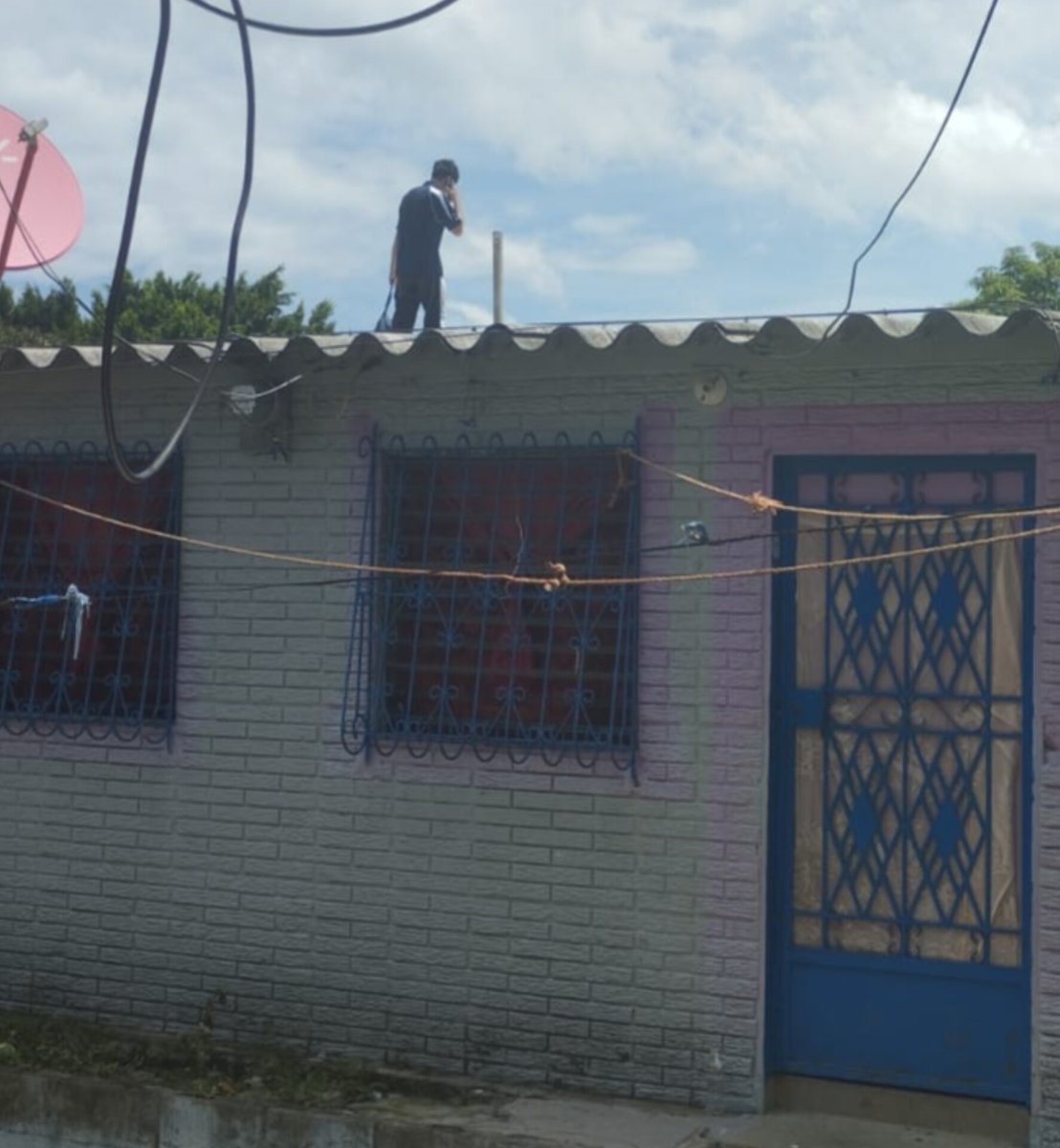 <a href="/MaxiGladsv/">Maximo Gladiador Sv</a> En la colonia las margaritas pasaje 30 polígono 6, 5ta etapa, ayudemos a esta colonia, dicen que se está fortaleciendo otra vez allí. este pandillero andaba encino de los techos con pistola