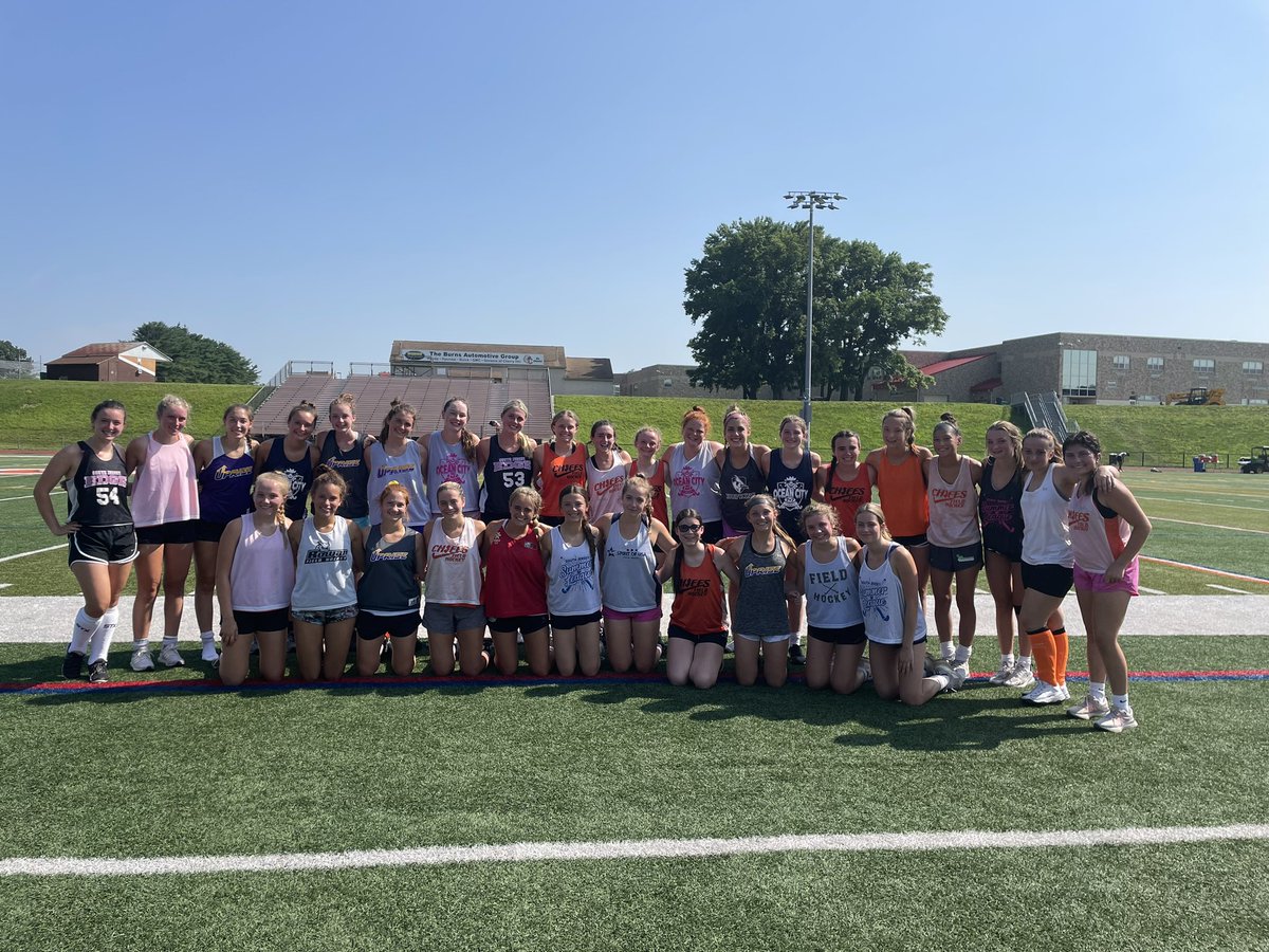 ladychiefsfh's tweet photo. Back together again 🧡 Great week of hockey ending with the #9for9challenge to support @MorgansMessage 🦋 https://t.co/c4u0fEU588