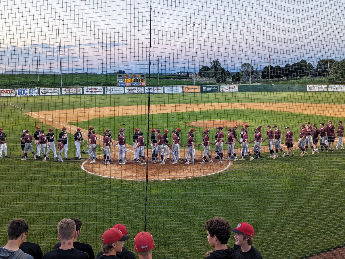 David_M_Ryan's tweet photo. Class 3A #1 Western Dubuque dodged major bullet tonight in Farley w/a 4-3 victory over Mount Vernon. Isaac Then w/win &amp; complete gm 3 hitter for WD who also had 3 errors. MV gritty the whole way &amp; used 4 pitchers. Ethan Wood had 2 singles &amp; Maddox Rollinger also singled. 🍿 A- https://t.co/CG4jStj50i