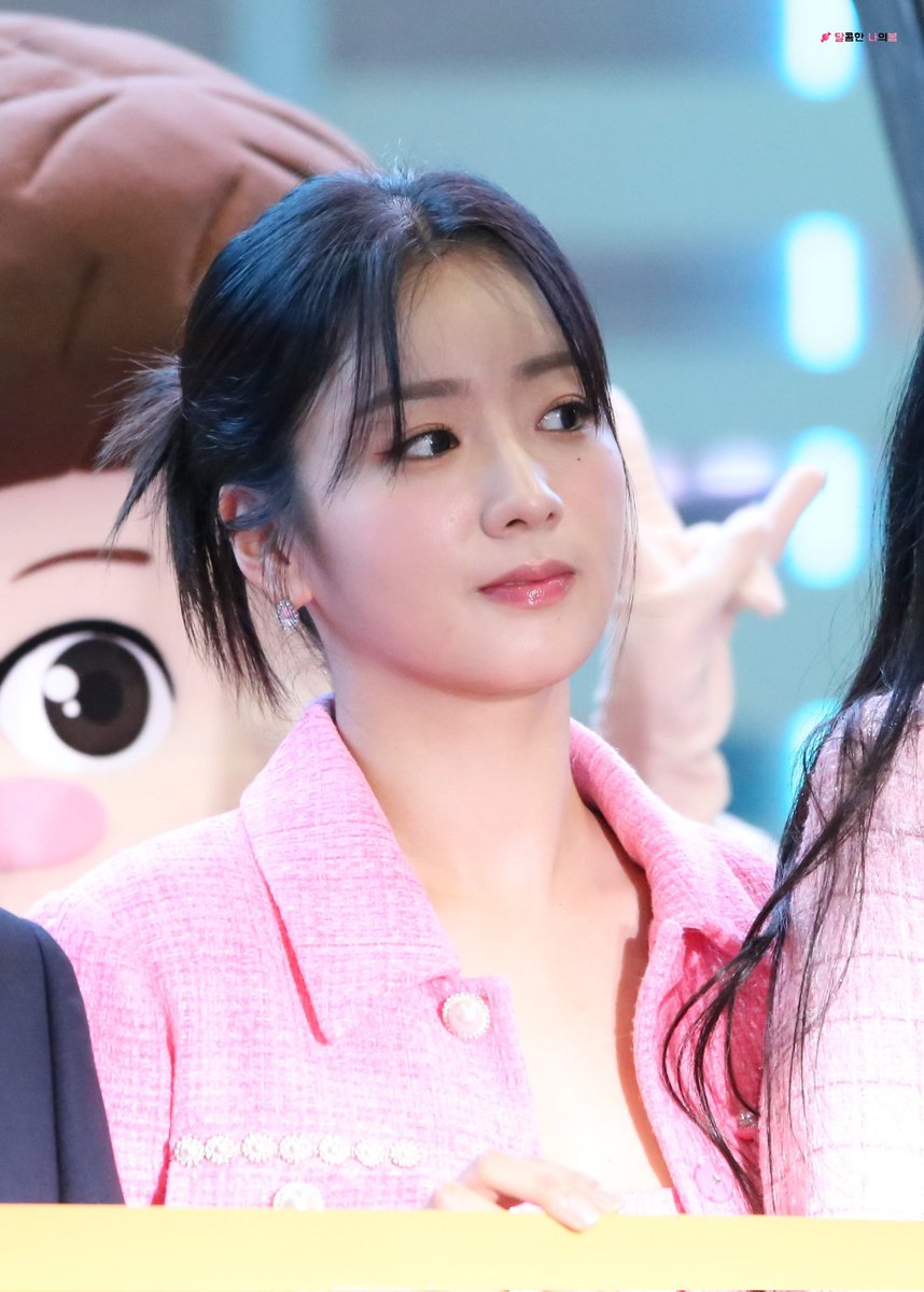 230713 캐릭터라이센싱페어 
#윤보미 미모가 넘 이뻐서 보고 놀란 콩순이 프리뷰 #에이핑크