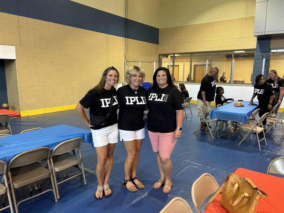 SoderlingKaycie's tweet photo. Loved learning with Team Anslinger today! The best school leadership development there is, and I am so grateful I got to share it with these awesome teacher leaders! Bring on year 2! #Cohort10 @INPLI1 https://t.co/EkIyRZvHoy