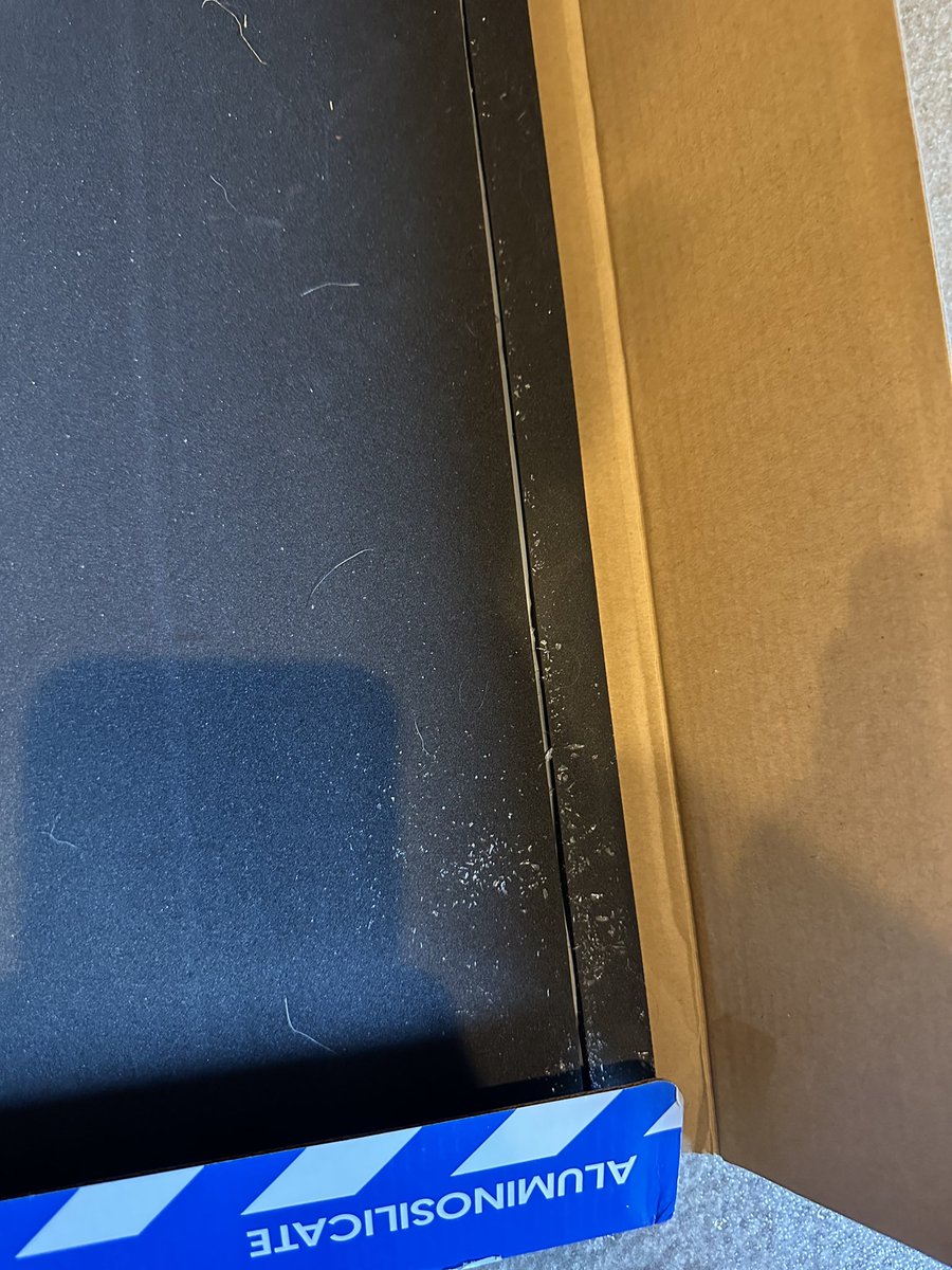 GenryHarcia's tweet photo. @LethalGamingGr Just got delivered and it’s shattered… https://t.co/qlkqZbjKSk