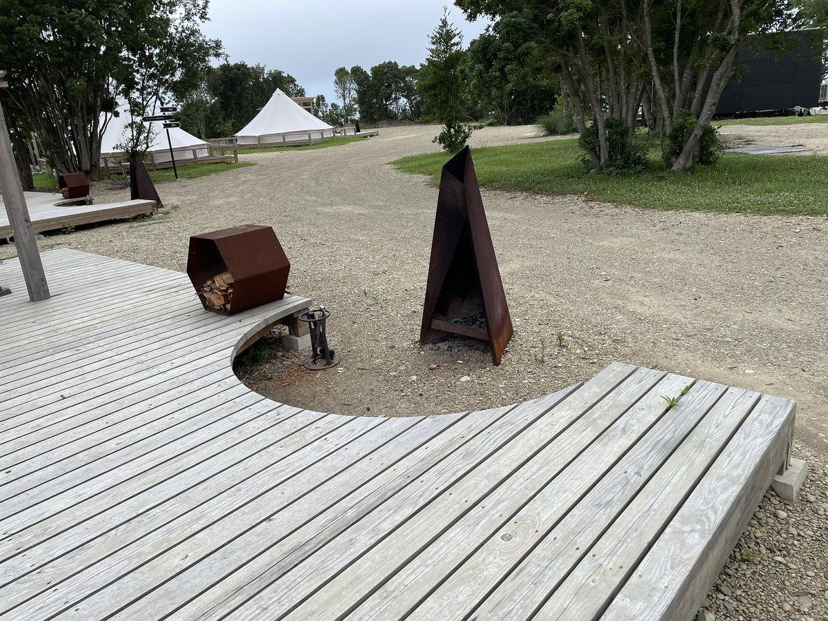 firesidesauna's tweet photo. IN THE OUTDOOR白浜志原海岸さん
薪ストーブ、ノルンソープストーンが
各コテージとセンターハウスにも❗️
デッキでは焚火も楽しめて🔥ファイヤーサイドづくしで👍
#INTHEOUTDOOR白浜志原海岸
#焚火　#ファイヤーサイド https://t.co/NZLybE7qr9