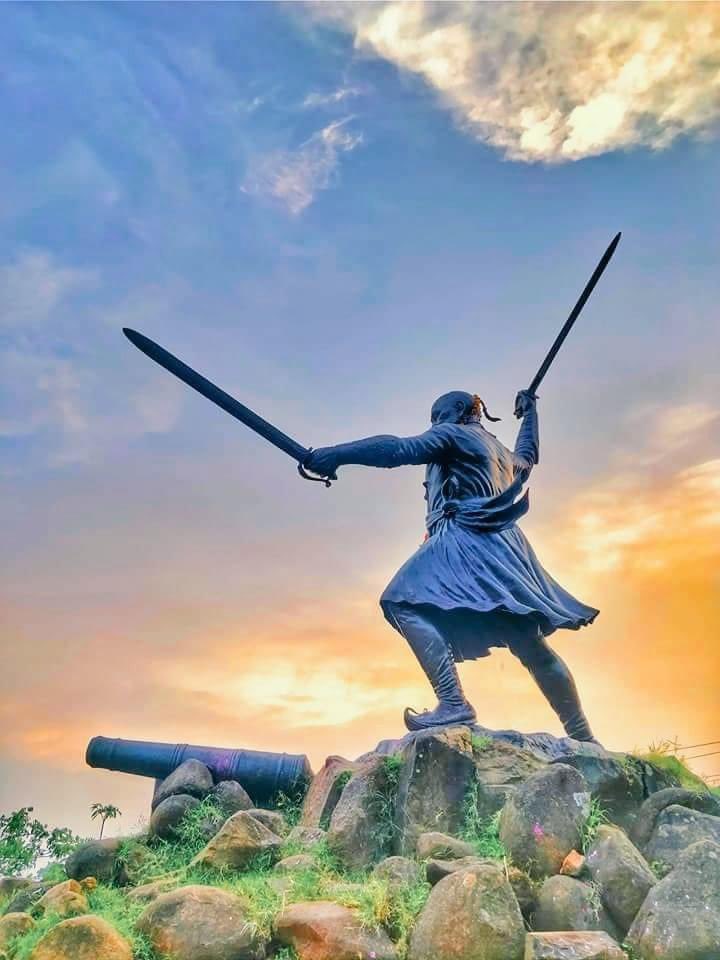 priority_n's tweet photo. Tributes to #BAJIPRABHUDESHPANDE
a Gem from the Jewels of #ChhatrapatiShivajiMaharaj
And 300 #Bandals who fought over 12Hrs against thousands of enemy during #BattleOfPawankhind .
A Sacrifice etched in Golden Words.
#KnowYourHistory of #MarathaWarriors which gives goosebumps. https://t.co/Xw0pwLEESJ