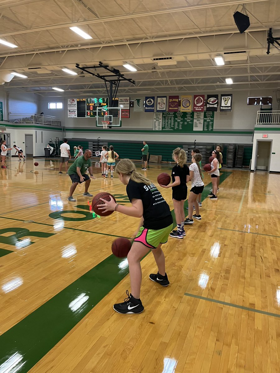 LadyFlcnHoops's tweet photo. Another fun night at Jr Falcon open gym!! https://t.co/OwhfFBjQ4N