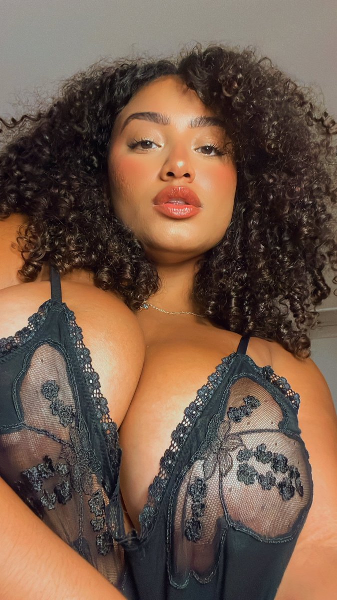 Senpai💦🔞 on Twitter: "RT @curlygardens: You know I smell good"