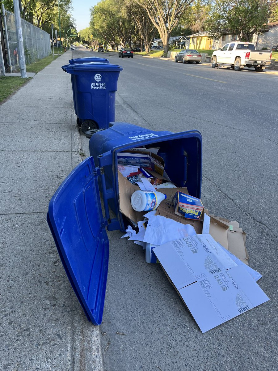 junethelunatic's tweet photo. Just like recycling bins, you presented an illusion of goodness, but really everything inside just goes to the same garbage dump https://t.co/fagQvosijC