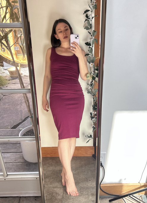 I need a bigger mirror. If you're feeling motivated, generous, or bored, check out my wishlist 💕  https://t