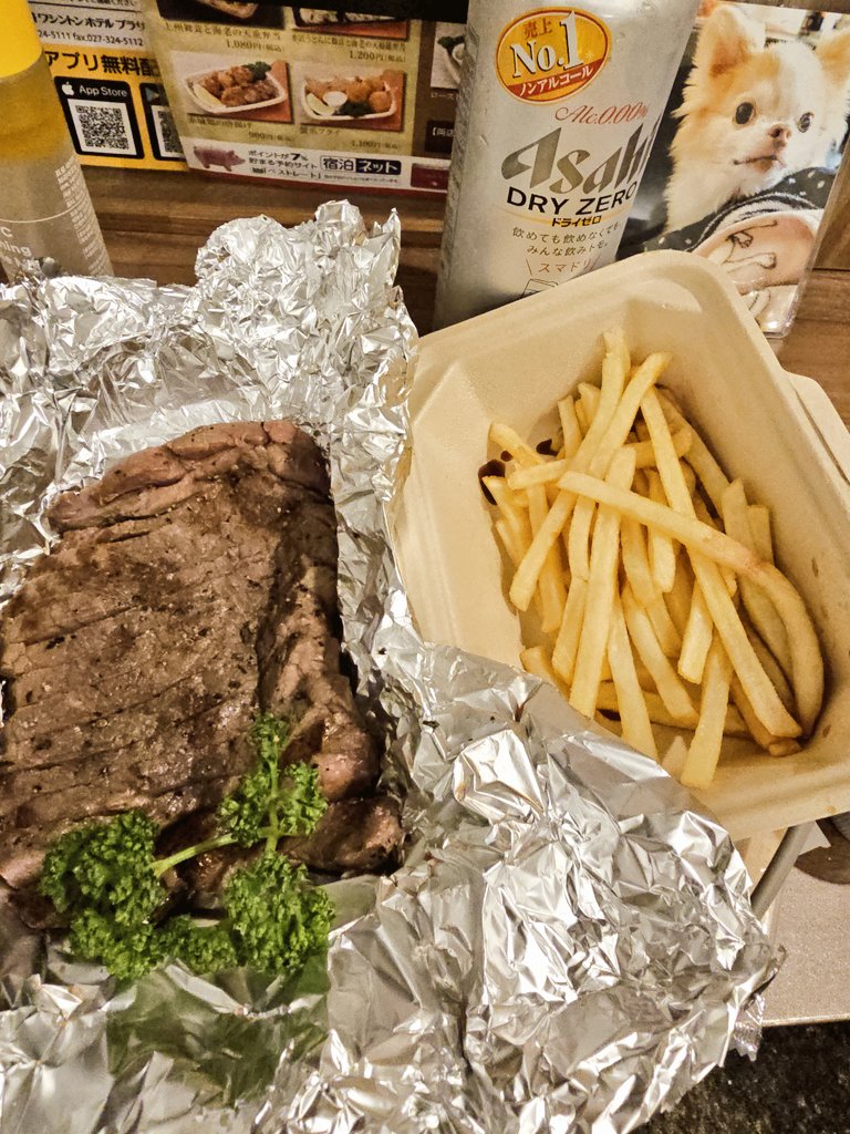 _kingleon1008_'s tweet photo. だるまの街ヘお墓参り
身体が焼かれるような暑さ🫠

初日、400gのステーキでホテル飲みwithチワワ王子

お父さんの夢のマイホーム跡地

帰りに寄った関西の喫茶店ピザトースト

夏仕様だるま達
願いがないから両目書いちゃった🤭

苦手な夏、早く終わってほしい😖 https://t.co/K7IPUHBr1w