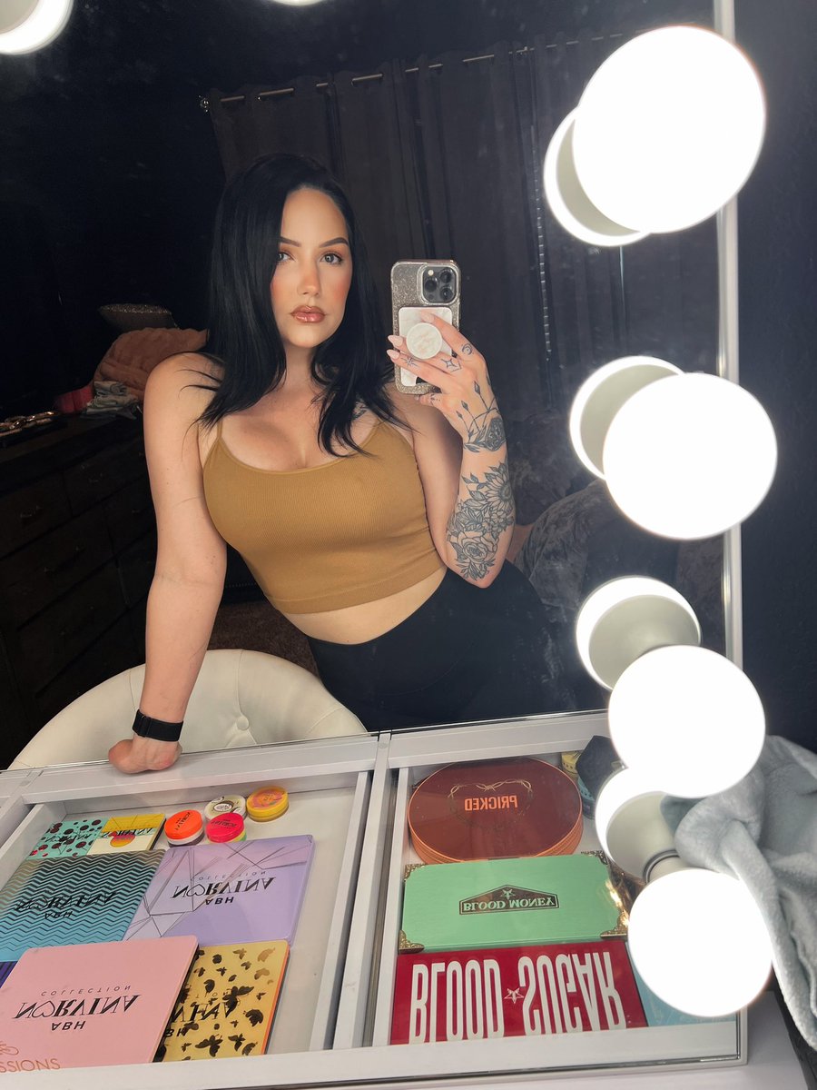 Michelleashlee0's tweet photo. I’m running a promo on my paid OF. 30% off for new and expired subs! Come see my new tits and new video 💦 https://t.co/N9Y0kQHR4k