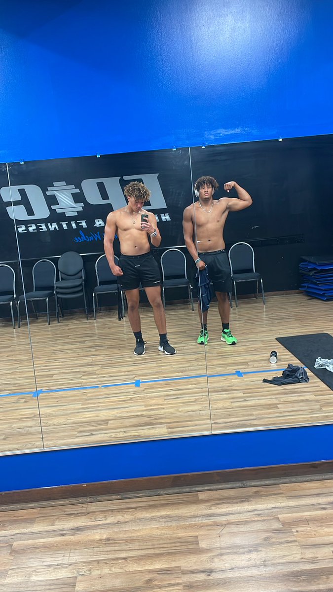 M4TTFR4ZIER_'s tweet image. Just got off a flight at 4:30pm and a 2 hour drive home from the airport, now we are back in the lab🧪 #NoExcuses #keepitpushin @CenFLAPreps @larryblustein @Dwight_XOS @scoutSMART_ @scoutproff @Andy_Villamarzo @NPCoachZim @SunshinePreps @PrepRedzoneFL @DanLaForestFB @NP_Florida