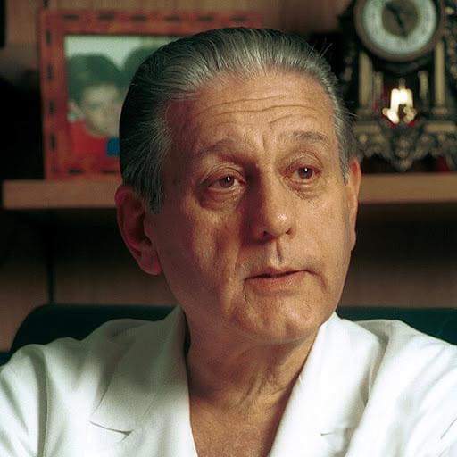 A 100 años del Natalicio de Rene Favaloro, recordemos su legado y su  intervención en la medicina mundial.
Y recordemos también que uno de los responsables de la fatal decisión de terminar con su propia vida, hoy es precandidato a Presidente y se llama Horacio Rodriguez Larreta.