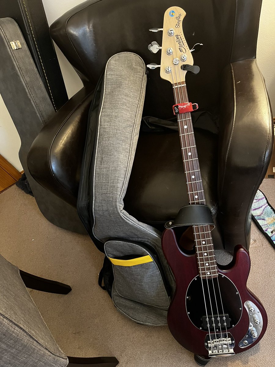 dschultzmusic's tweet photo. Hip hop and r&amp;b last night, lofi and electro today ❤️@SterlingbyMM #bass https://t.co/Rb2iisQTXu