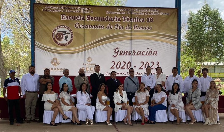 _RobledoJM's tweet photo. #EST18 #Durango #Cuauhtémoc #Cuencame Ceremonia de Clausura del ciclo escolar 2022-2023 - Personal de la Institución de la «Escuela Secundaria Técnica 18» https://t.co/gpir9FVJnP
