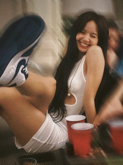TeamLisaPH's tweet photo. The amount of hate Lisa has been getting is terrible and getting out of hand. She’s done nothing but do her best as an idol and has contributed a lot to different fields both as a part of her group and as a solo artist. This is hate train must be condemned.

ALWAYS WITH YOU LISA https://t.co/Rdv6czhANt