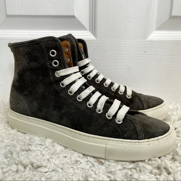 PopularClubCA's tweet photo. So good I had to share! Check out all the items I'm loving on @Poshmarkapp #poshmark #fashion #style #shopmycloset #commonprojects: https://t.co/HStyzgpY7P https://t.co/YvBFqhohSM