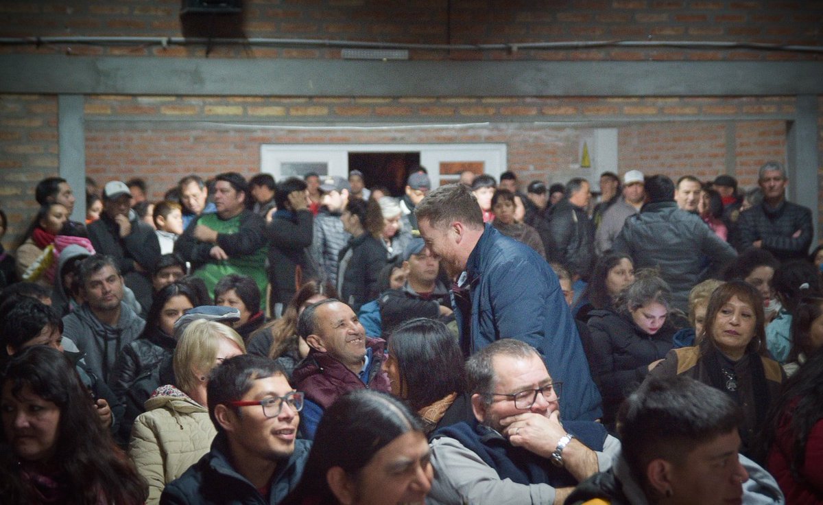 dantebowen's tweet photo. Gracias por cada abrazo y palabra de aliento, por la confianza en mi y en este proyecto político. Dolavon tiene muchísimo potencial para seguir creciendo, y lo vamos a seguir impulsando juntos. 

Vamos por más, lo mejor está por venir 💪🏽

#Dolavon #Chubut #OrgulloDolavense https://t.co/c9ekloqp2D
