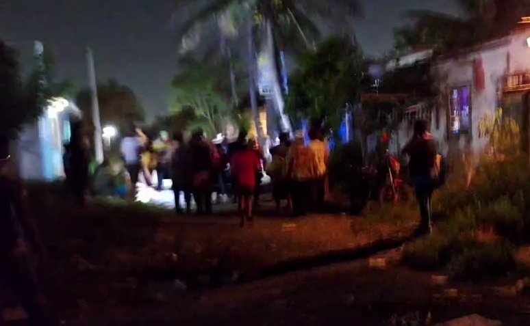 ChismitoJarocho's tweet image. #ChismitoJarocho ¡QUE POCA MADRE! 8:25 pm Persona fallecida por arma blanca tras esperar casi 1 hora la 🚑 en Katy Ripoll y Maruca del Puerto en Fracc. Villa Rica del puerto de Veracruz, 📷 cortesía de #VEA @AyuntamientoVer @PatyYunes @SSALUDVeracruz @SP_Veracruz @CruzRojaVerBoca