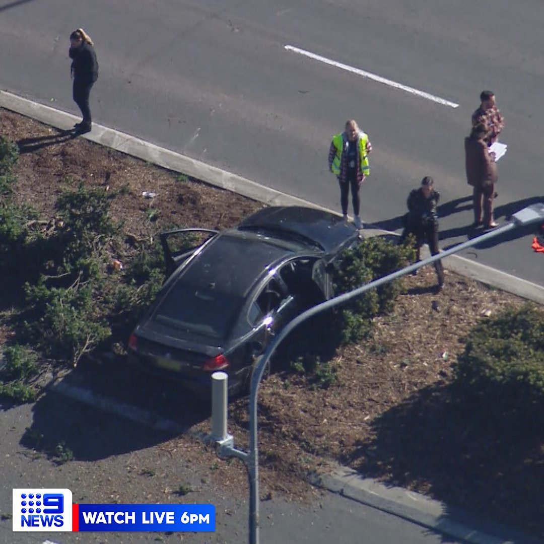 9NewsSyd's tweet image. A police pursuit has seen the Great Western Highway closed in both directions at Woodlands Road in Katoomba.

Motorists advised to avoid the area and expect delays due to heavy traffic. #9News

MORE: nine.social/goy
