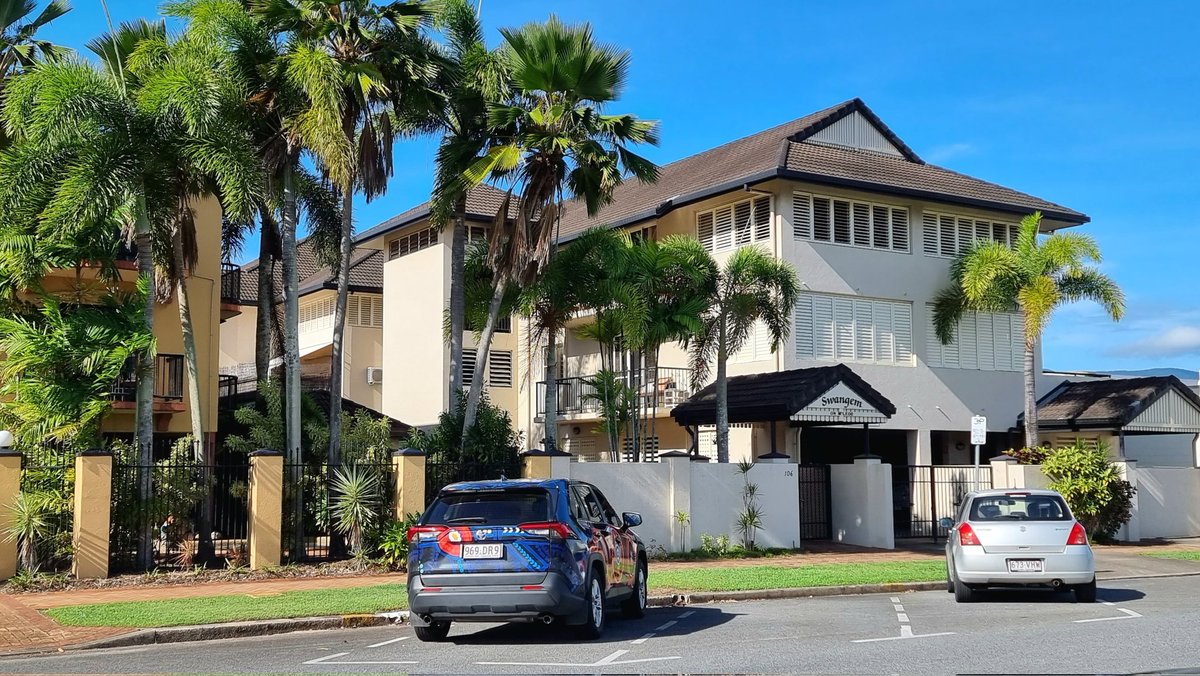 Swan Gem Apartment,  #Cairns 
If you don't want to hire a car, this apartment is in a great location on McLeod Street. Walking distance to restaurants,  shopping and the Marina.  cairnsholidayhomes.com.au/property/swan-…
#holidayaccommodation #Tropical 
#explorequeensland  #familyholiday