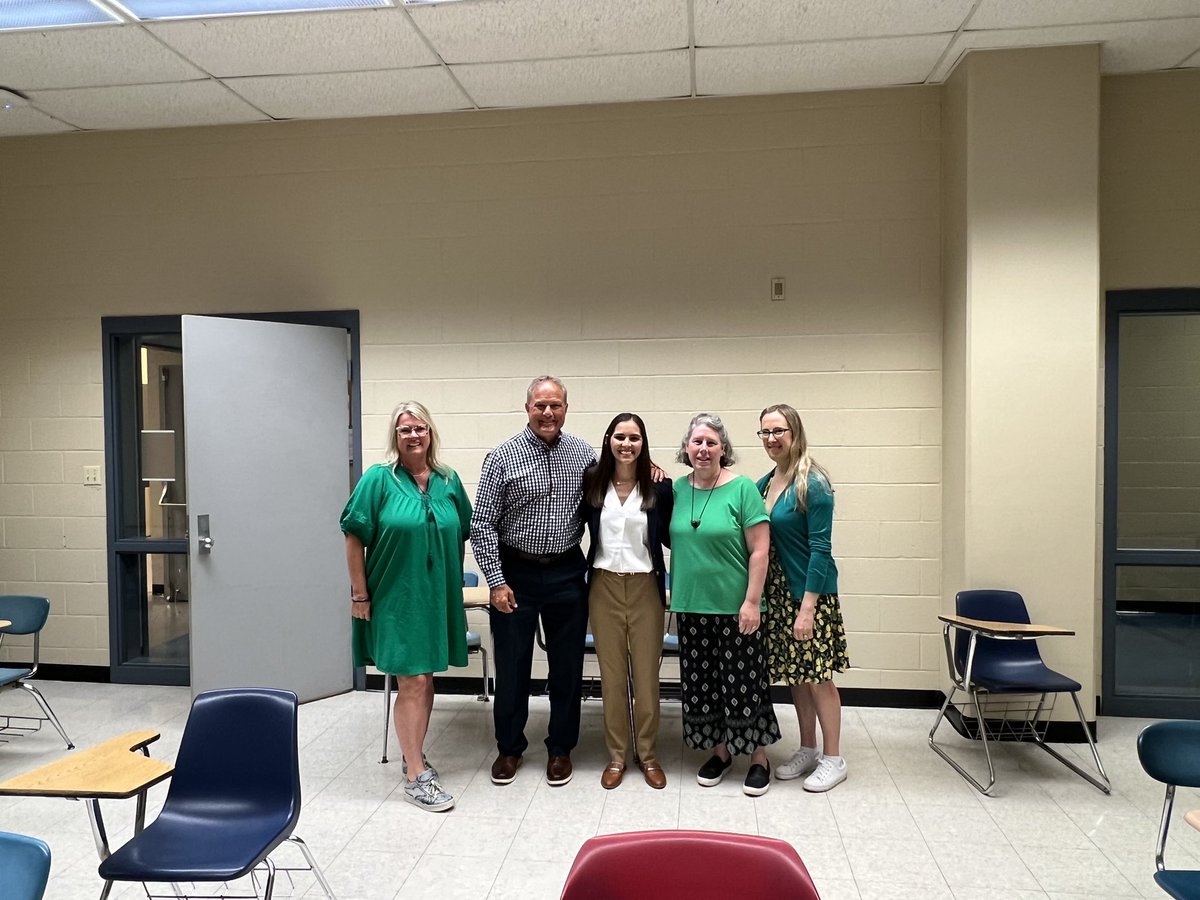 SCohenWinans's tweet photo. From being a scared college freshman in @SASDean_OleMiss human physiology class to defending my dissertation. I am officially #PhinisheD #PhD https://t.co/V71eH9H4ab