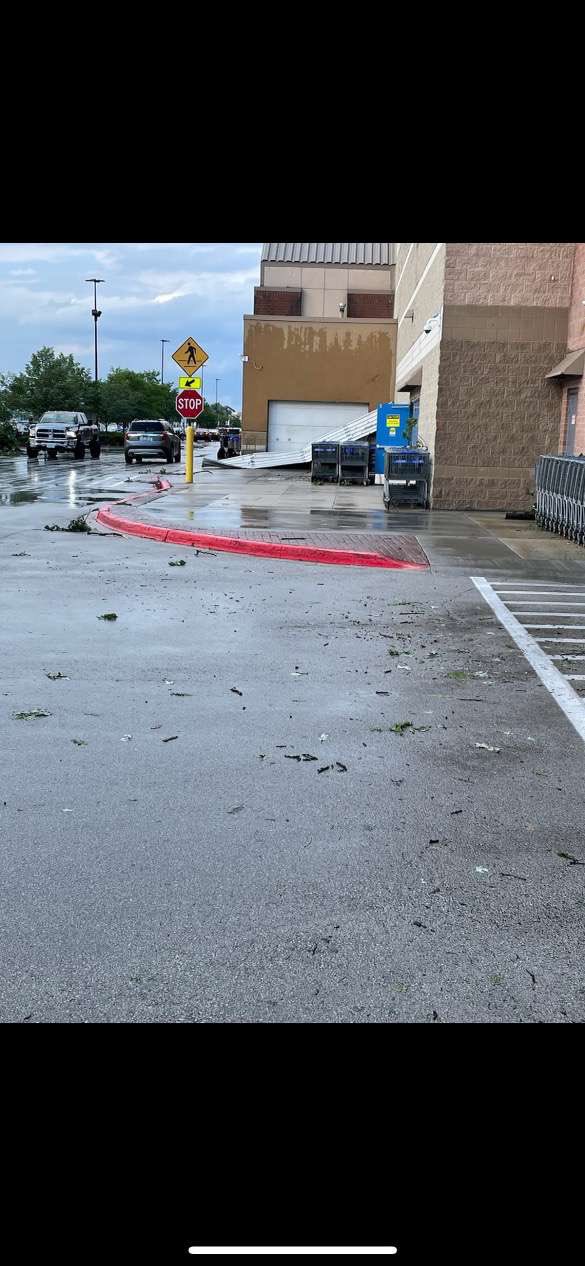 Arab chicago on Twitter "Wind damage, Sam’s Club parking lot in