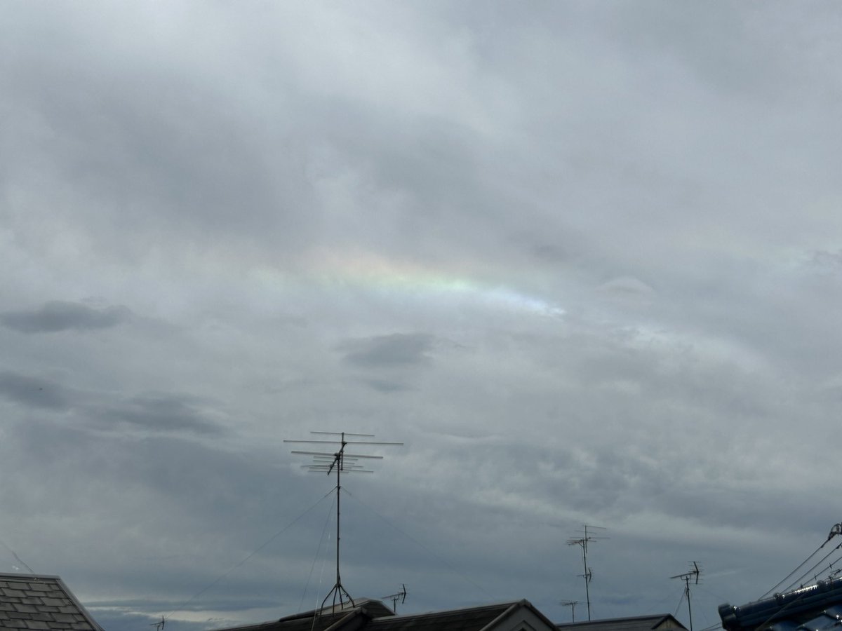 Nobuko0616's tweet photo. ハロ🌈とラテラルアーク🌈

#ハロ🌈 #日暈 #ラテラルアーク https://t.co/2j47xgQkPB