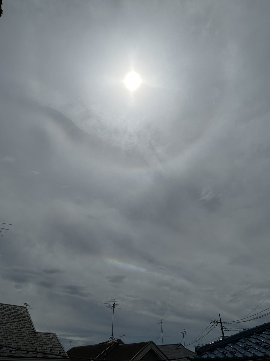 Nobuko0616's tweet photo. ハロ🌈とラテラルアーク🌈

#ハロ🌈 #日暈 #ラテラルアーク https://t.co/2j47xgQkPB
