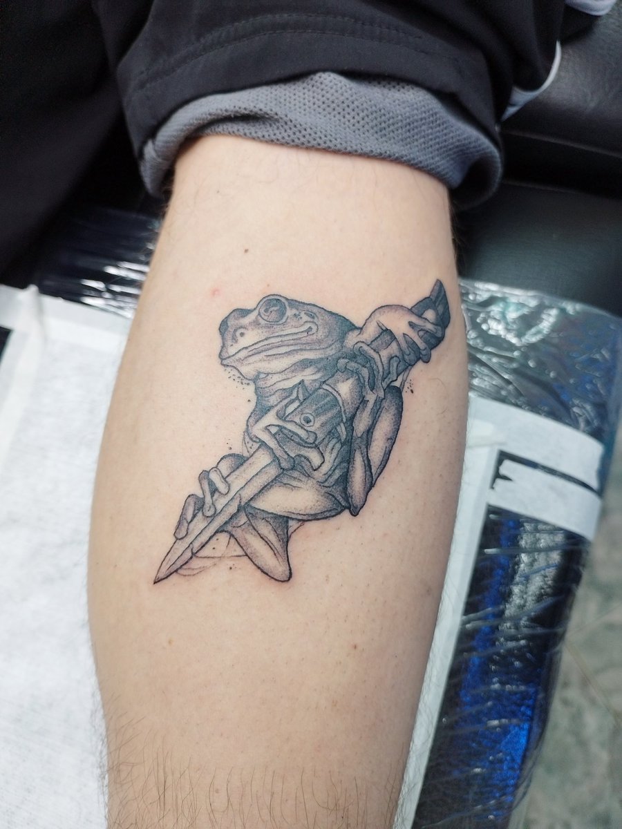 juanchoxito's tweet photo. Les dije xd, tengo agenda abierta por si desean tatuarse conmigo, no cobro caro y lo hago a domicilio xd https://t.co/TdDo8a4wAg