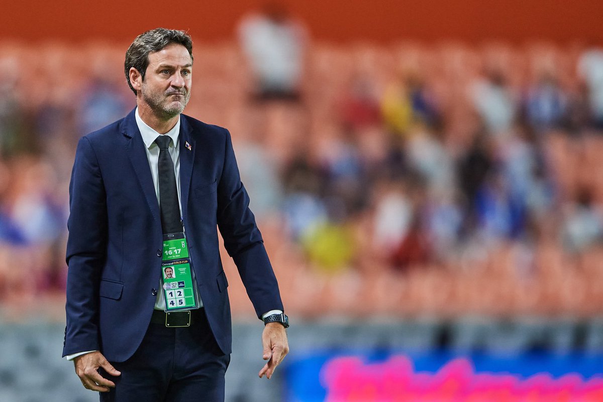 Nunca había dirigido en Concacaf y estuvo cerca de clasificar a Panamá al Mundial. Los dirigentes respetaron su proceso y ahora se están viendo los frutos, además que va encaminado a la Copa del Mundo. Es un señor DT y me declaro fan de él: don Thomas Christiansen. Ojalá hubiese