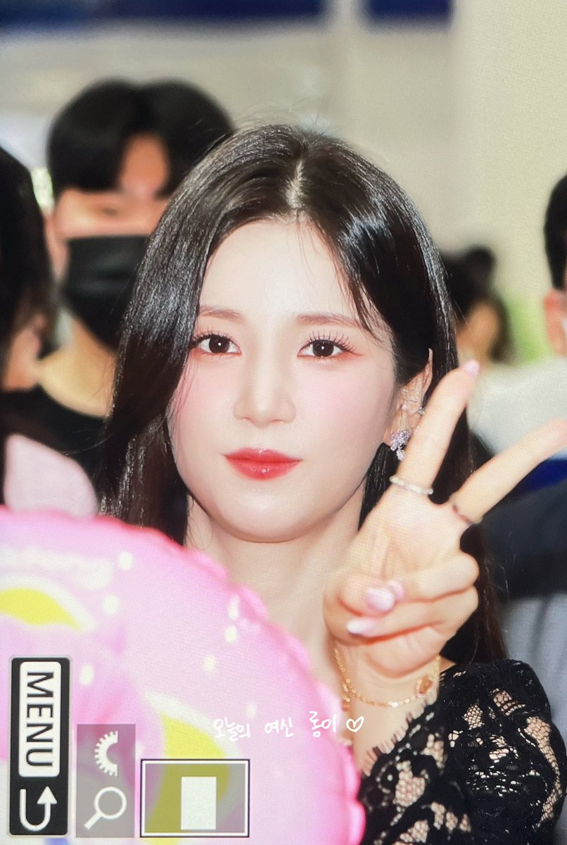 19910303net's tweet photo. 230713 #초롱 (@Apinkpcr ) 

✌🏻😉💕

#에이핑크 #박초롱 #apink #chorong https://t.co/Dbt1nyqmGz