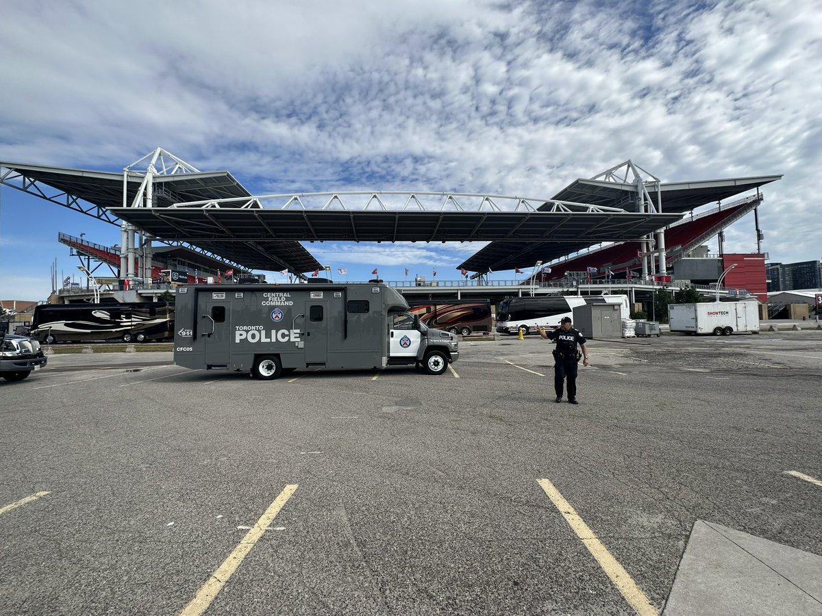 VoiceoverCop's tweet photo. This is why there was no @TrafficServices #ASKaTrafficCop #Livestream on Wednesday. Just saying there was #StuffAndThings happening in #Toronto as we moved in for @HondaIndy. Here’s a photo featuring Sgt Campbell planning the placement of vehicles that aren’t actually there yet. https://t.co/vrSONQ8lbd