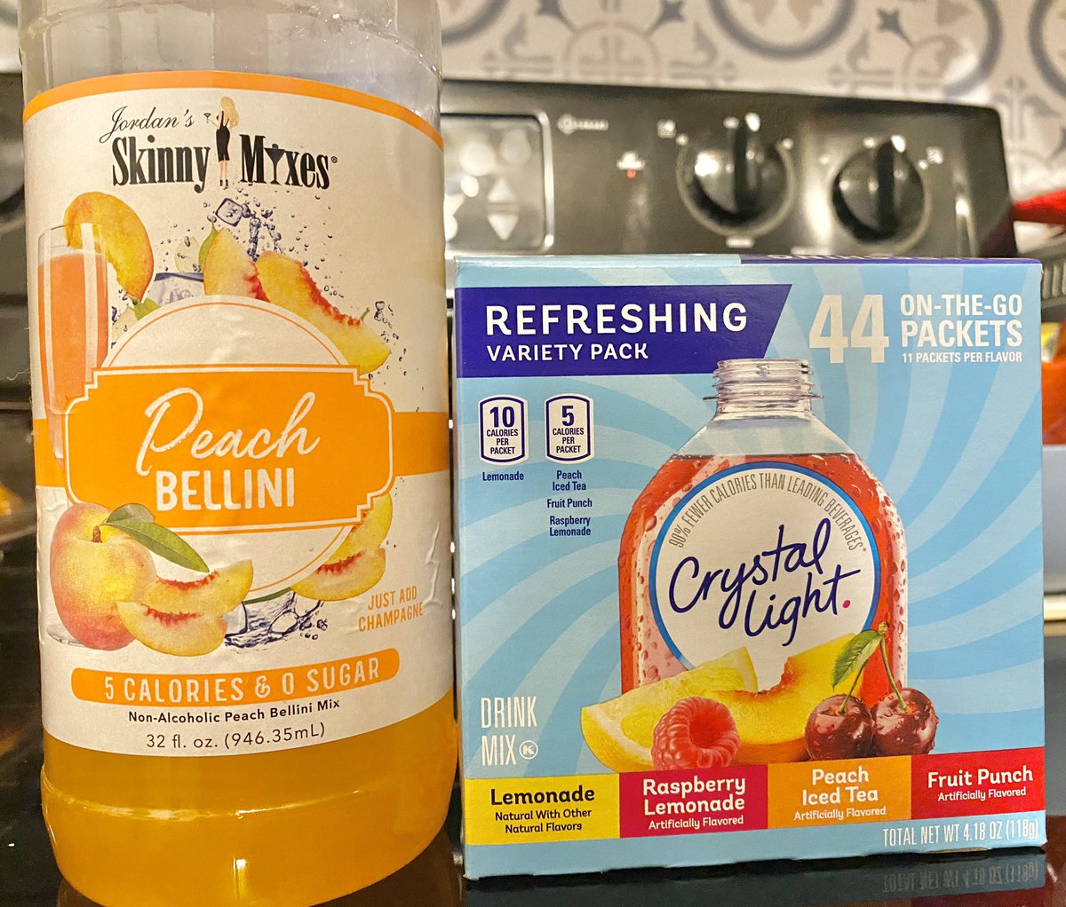1 packet of the crystal light peach iced tea mixed with 1 pump of @SkinnyMixes peach Bellini syrup and I’m in heaven… delicious 🍑🫖