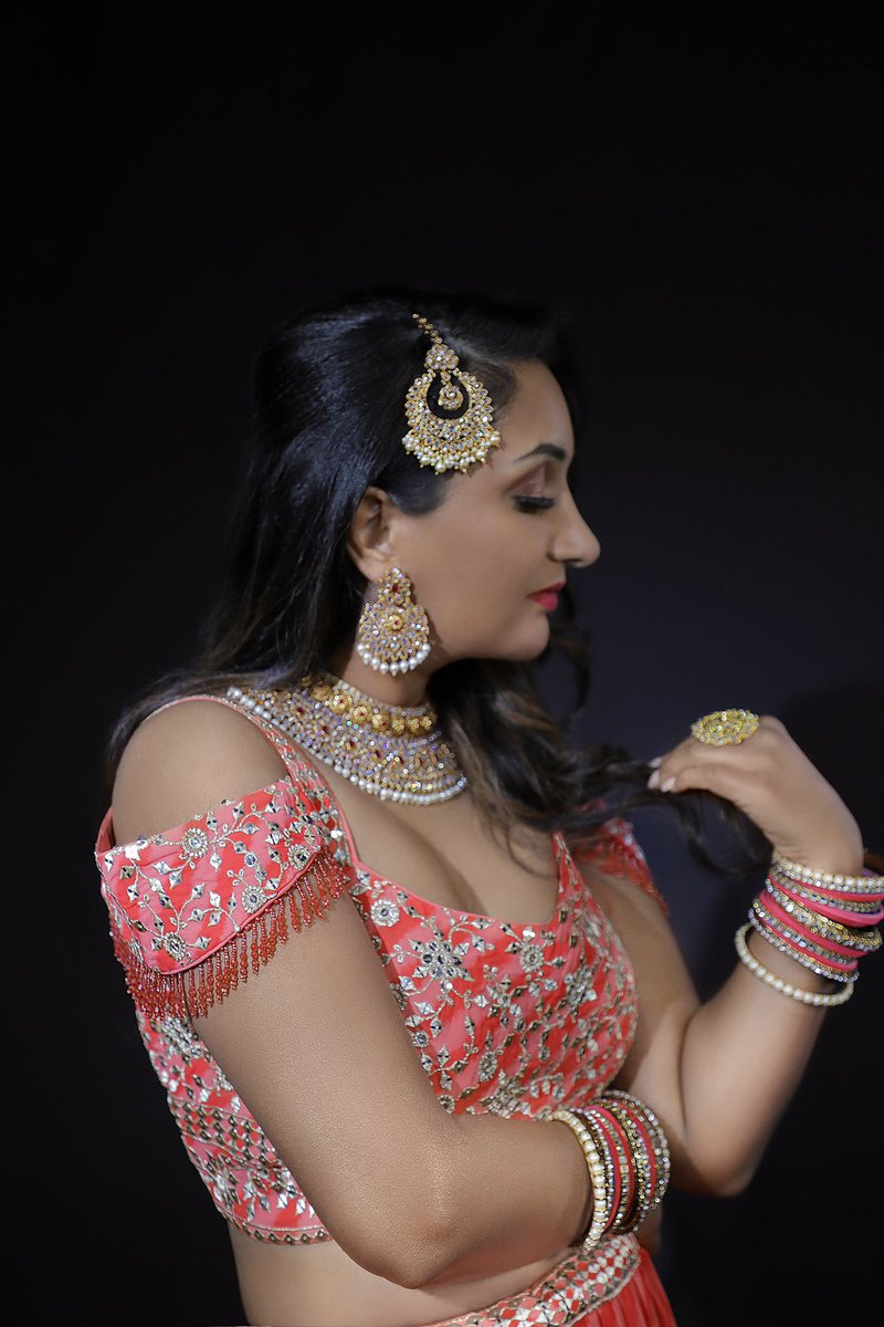 heminashah's tweet photo. ‘A way to a girl’s heart is through Gold, Jewels &amp; Shopping….’ ❤️

3 days to go till #GOLD releases! Releasing Worldwide on 14th July in collaboration with @iamfemkeyz 
#newmusic #gold #afrobeats #hindiafrobeat #afroindian #fusion #nigeria #afrosounds https://t.co/WfTACyj9LY