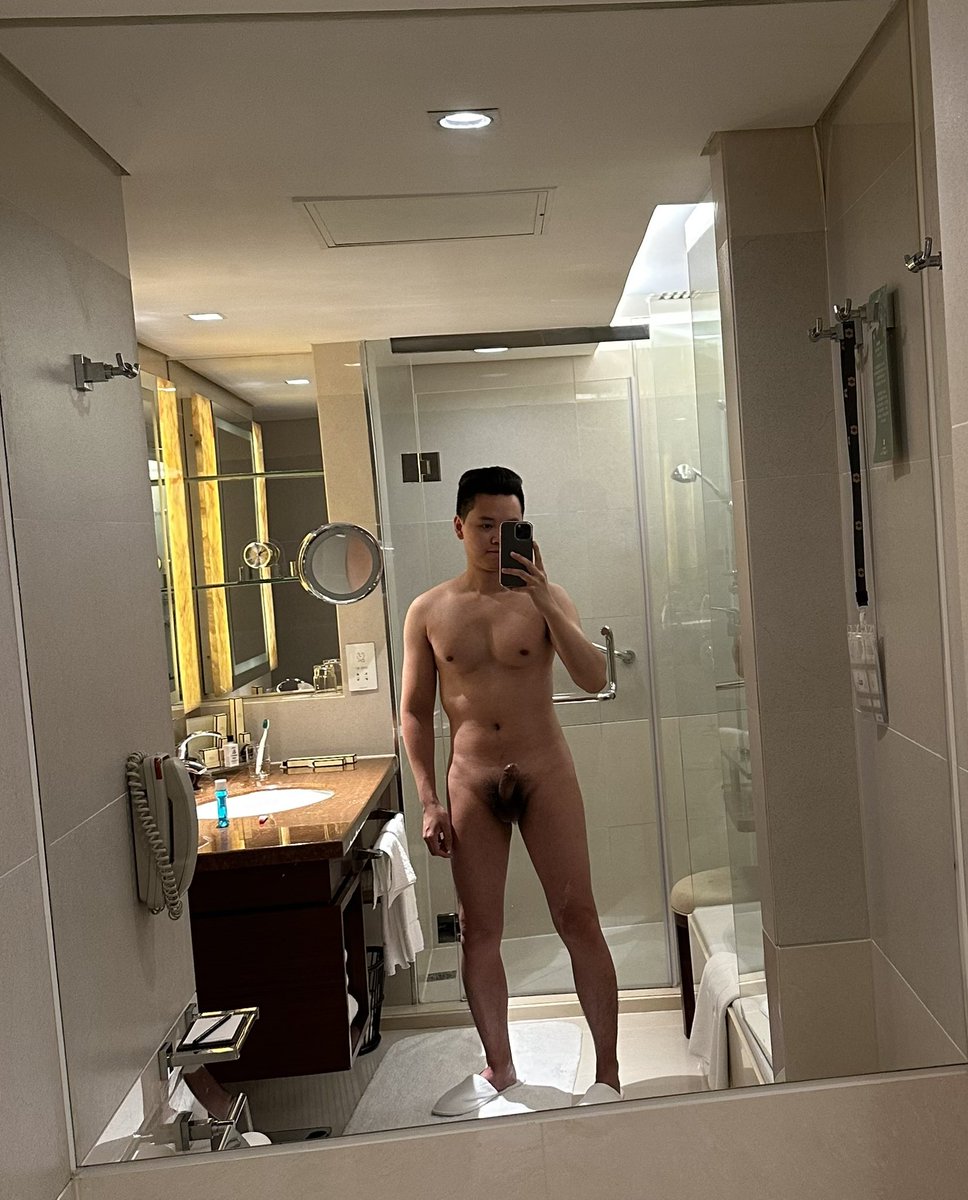 slimnicelong's tweet photo. 寂寞的肉體，有誰願觸碰😞 https://t.co/vtjxcQWDpN
